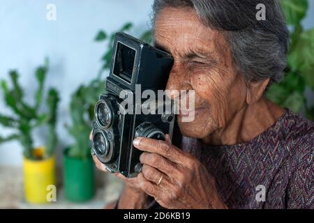 Homai Vyawala, première photojournaliste indienne , (9 décembre 1913 – 15 janvier 2012) Banque D'Images