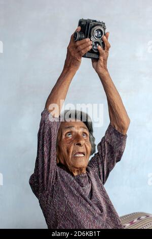 Homai Vyawala, première photojournaliste indienne , (9 décembre 1913 – 15 janvier 2012) Banque D'Images