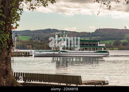 Le tout nouveau bateau de 300 places de Windermere Lake Cruises, MV Swift., à la jetée d'Ambleside sur le lac Windermere. Banque D'Images