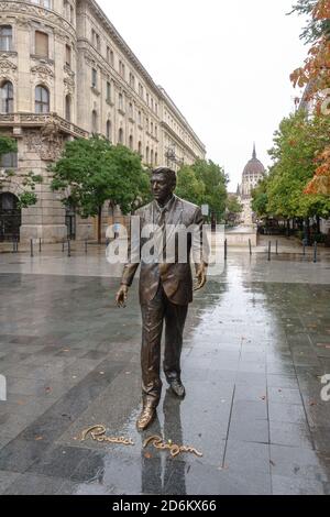 La statue de Ronald Reagan sur la liberté / place Szabadag à Budapest, Hongrie Banque D'Images