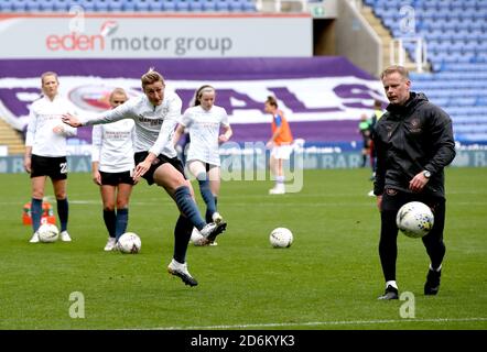 Ellen White de Manchester City pendant le pré-match s'échauffe avant le début du match de la Super League féminine FA au Madejski Stadium, Reading. Banque D'Images