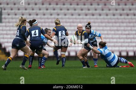 Amy Orrow, de Darlington Mowden Park Sharks, et Heather Fisher, de Worcester Warriors Women, lors du match FÉMININ ALLIANZ PREMIER 15S entre Darlington Mowden Park Sharks et Worcester Warriors à la Northern Echo Arena, à Darlington, le samedi 17 octobre 2020. (Credit: Chris Booth | MI News) Credit: MI News & Sport /Alay Live News Banque D'Images