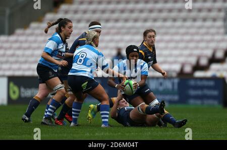 Tiana Gordon de Darlington Mowden Park Sharks est affronté lors du match FÉMININ ALLIANZ PREMIER 15S entre Darlington Mowden Park Sharks et Worcester Warriors à la Northern Echo Arena de Darlington, le samedi 17 octobre 2020. (Credit: Chris Booth | MI News) Credit: MI News & Sport /Alay Live News Banque D'Images