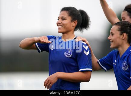 Valerie Gauvin d'Everton célèbre le deuxième but de sa partie lors du match de Super League féminin FA à Walton Hall Park, Liverpool. Banque D'Images