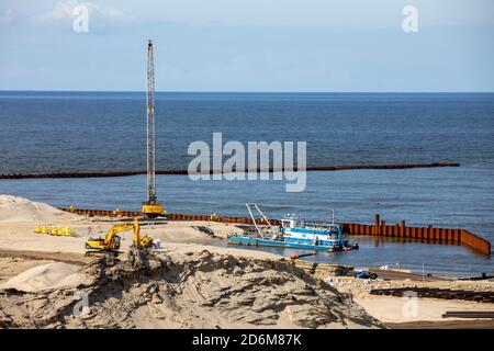 Vistule Spit, Pologne - 11 septembre 2010 : construction du canal de Vistule Spit , nom officiel du canal de bateau Nowy Swiat en Pologne Banque D'Images