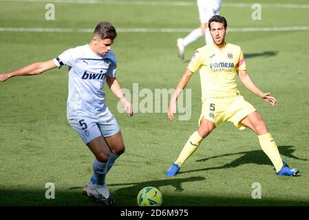 FOOTBALL - VILLAREAL VS VALENCIA Parejo, Paulista en action pendant la ligue espagnole, la Liga, match de football entre Villareal et Valence le 18 octobre 2020 au stade Ceramica à Castellon, Espagne. Photo: Xisco Navarro crédit: CORDONE PRESSE/Alay Live News Banque D'Images