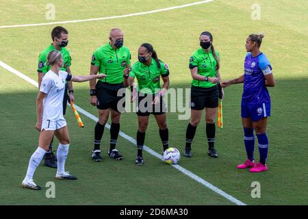 Orlando, États-Unis. 17 octobre 2020. Lancer le toin avant le match de la NWSL entre Orlando Pride et North Carolina courage au stade Exploria à Orlando, en Floride. *AUCUNE UTILISATION COMMERCIALE Stacy White/SPP crédit: SPP Sport Press photo. /Alamy Live News Banque D'Images