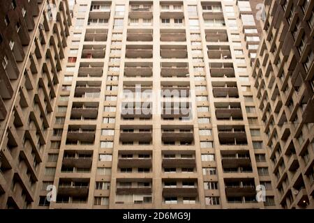 à l'extérieur d'un immeuble d'appartements, à la lumière du jour Banque D'Images