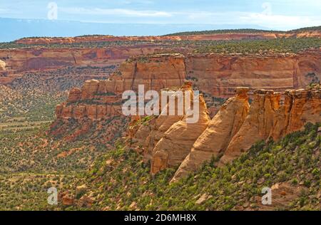 La lumière du matin sur le Red Rock Canyon Formations dans le Colorado National Monument au Colorado Banque D'Images