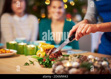 Jambon de Noël servi sur la table Banque D'Images