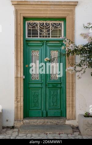 Porte traditionnelle en bois Pano Lefkara, Chypre. Banque D'Images