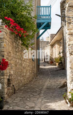 Petite rue pavée, Pano Lefkara, Chypre. Banque D'Images