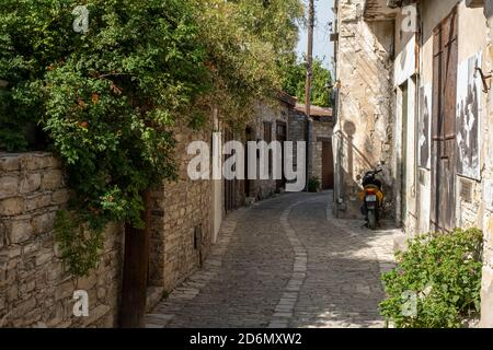 Petite rue pavée, Pano Lefkara, Chypre. Banque D'Images