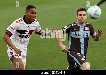 SÃO PAULO, SP - 18.10.2020: CORINTHIENS X FLAMENGO - Boselli et Natan pendant le match entre Corinthiens et Flamengo tenu à Neo Química Arena à São Paulo, SP. Le match est valable pour le 17ème tour du Brasileirão 2020. (Photo: Marco Galvão/Fotoarena) Banque D'Images