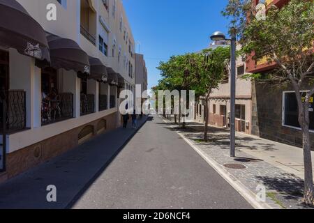 MORRO JABLE, FUERTEVENTURA, ÎLES CANARIES - 14 JUILLET 2020 : rues vides d'une ville touristique populaire. Crise de l'industrie touristique due à la COVID-19. Banque D'Images