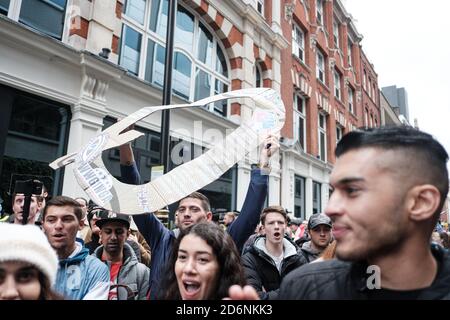 Stand Up X avec Piers Corbyn (frère de Jeremy Corbyn) Rally dans le centre de Londres partageant leur message de liberté et anti Lockdown, masques et Corona Banque D'Images