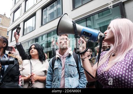 Stand Up X avec Piers Corbyn (frère de Jeremy Corbyn) Rally dans le centre de Londres partageant leur message de liberté et anti Lockdown, masques et Corona Banque D'Images