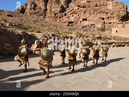 PETRA, JORDANIE - OCTOBRE 24 : Groupe militaire de reconstruction à Petra Wadi Musa 2017 Jordanie Banque D'Images