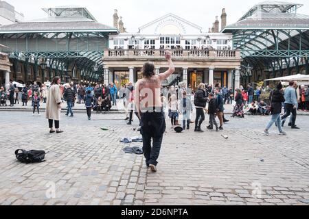 Stand Up X avec Piers Corbyn (frère de Jeremy Corbyn) Rally dans le centre de Londres partageant leur message de liberté et anti Lockdown, masques et Corona Banque D'Images