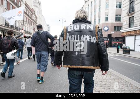 Stand Up X avec Piers Corbyn (frère de Jeremy Corbyn) Rally dans le centre de Londres partageant leur message de liberté et anti Lockdown, masques et Corona Banque D'Images