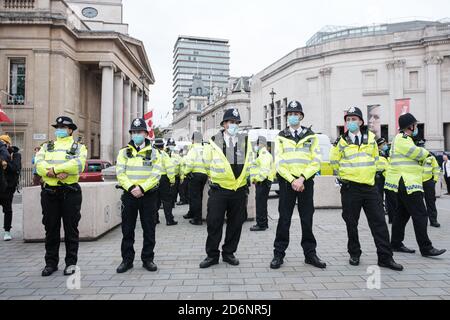 Stand Up X avec Piers Corbyn (frère de Jeremy Corbyn) Rally dans le centre de Londres partageant leur message de liberté et anti Lockdown, masques et Corona Banque D'Images