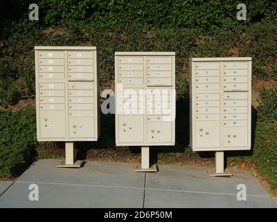 Un groupe de boîtes postales de rue Banque D'Images