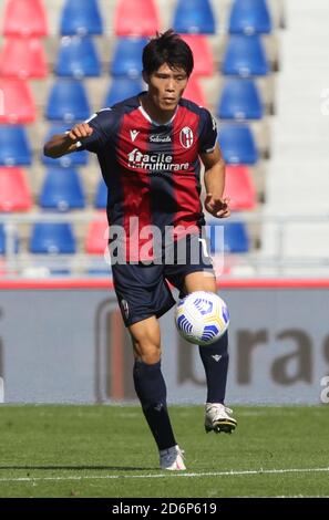 Takehiro Tomiyasu d'Ologna pendant la série italienne UN match de football Bologna FC vs U.S. Sassuolo au stade Renato Dall'Ara à Bologne, Italie, Octo Banque D'Images