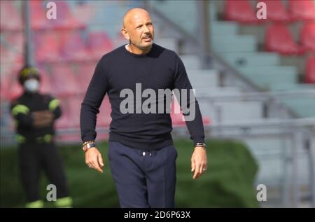 Roberto de Zerbi (L), entraîneur-chef d'assuolo, et Sinisa Mihajlovic, entraîneure-chef de Bologne, lors du match de football italien Serie A Bologna FC contre U.S. Sassu Banque D'Images