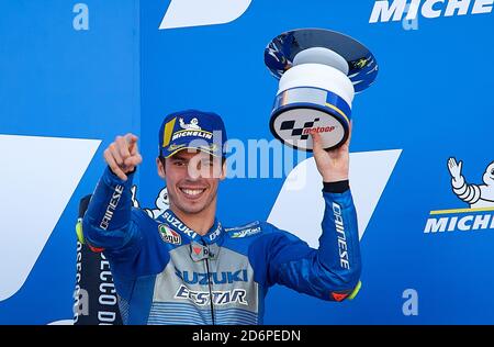 Alcaniz, Espagne. 18 octobre 2020. Joan Mir de Suzuki Ecstar célèbre pour avoir remporté la 3e place lors de la course du Grand Prix d'Aragon à Alcaniz, Espagne, le 18 octobre 2020. Crédit: Pablo Morano/Xinhua/Alay Live News Banque D'Images