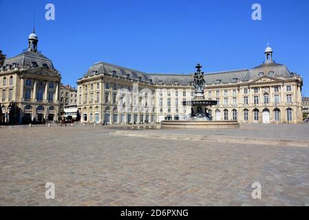 France, Aquitaine, place de la Bourse, ce lieu est représentatif de l'art architectural classique du XVIIIe siècle. Banque D'Images