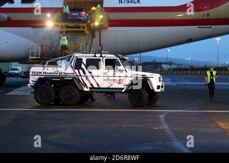 Le rallye Gumball 3000 est arrivé à l'aéroport de Glasgow Prestwick, lorsque les voitures se dirigent vers Edinbugh pour commencer. Le rallye Gumball 3000 en 2014 avait un itinéraire de Miami, à travers Atlanta à New York et ensuite par avion au Royaume-Uni pour traverser Edimbourg, Manchester et Londres… Ensuite, vous rejoignez Paris, Barcelone, puis en ferry jusqu'à la destination finale, Ibiza. Le Gumball 3000 est une collection d'entreprises qui comprend une marque de vêtements, une association caritative enregistrée et est surtout connue pour un rallye automobile international de 3,000 km, qui se déroule sur les routes publiques. Banque D'Images