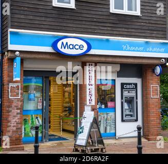 Exeter, Royaume-Uni - août 19 2020 : la façade du magasin de proximité Mace sur commercial Road Banque D'Images