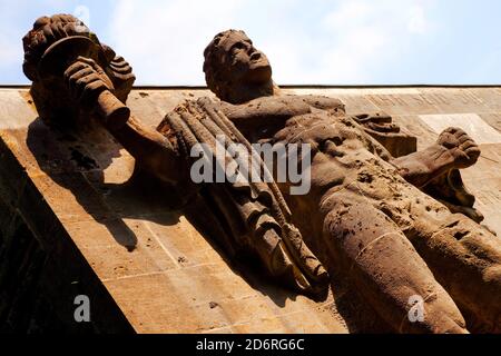 Ancien NS-Ordensburg Vogelsang, aujourd'hui mémorial, porteur de flambeau à la Sonnwendplatz, Allemagne, Rhénanie-du-Nord-Westphalie, Parc national d'Eifel, Schleiden Banque D'Images