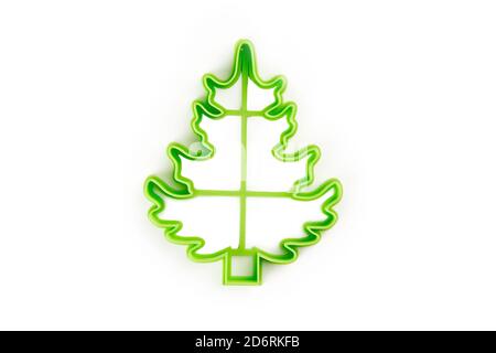 moule à biscuits isolé pour arbre de noël. ustensiles de cuisson de noël. Banque D'Images