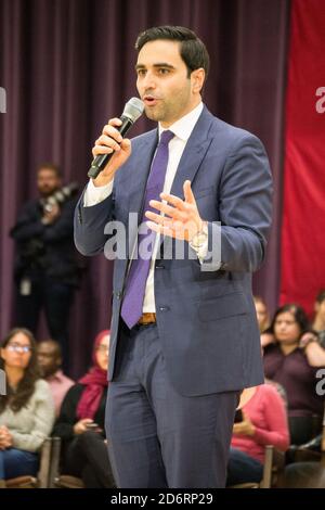 Justin Trudeau, Kate Young et Peter Fragiskatos parlent à l'Université Western, dans le Hall des anciens Banque D'Images