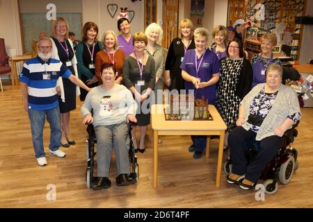 Ayrshire Hospice, Ayr, Ayrshire, Écosse, Royaume-Uni. HRH Prince Charles le duc de Rothesay visite l'Hospice d'Ayrshire dans Racecourse Road Ayr l'étonnante sculpture de chocolat de la maison Highgrove douée à l'Hospice d'Ayrshire Banque D'Images