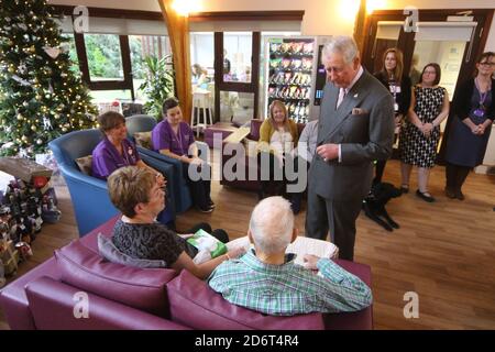 Ayrshire Hospice, Ayr, Ayrshire, Écosse, Royaume-Uni. HRH Prince Charles le duc de Rothesay visite l'Hospice d'Ayrshire dans la route Ayr Banque D'Images