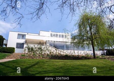 Extérieur de la Villa Tugendhat par l'architecte Ludwig Mies van der Rohe construit en 1929-1930, monument d'architecture fonctionnelle moderne, Brno, Moravie Banque D'Images