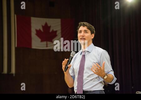 Justin Trudeau, Kate Young et Peter Fragiskatos parlent à l'Université Western, dans le Hall des anciens Banque D'Images