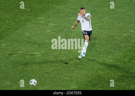 Toni Kroos (Allemagne) court avec le ballon, football Allemagne contre Sussisse Banque D'Images