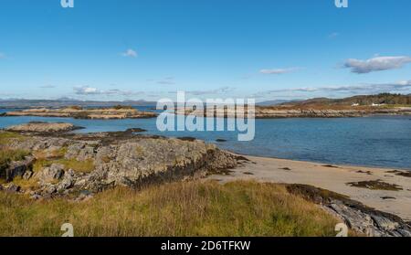 MALLAIG WEST COAST ECOSSE LES SABLES ARGENTÉS ET LES ROCHERS DE MORAR PLUSIEURS PLAGES DE SABLE ENTRE ARISAIG ET MORAR Banque D'Images