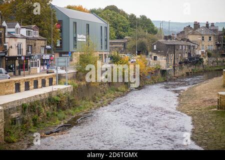 Les travaux de défense contre les inondations à Mytholmroyd, près du pont Hebden, dans le West Yorkshire, après les inondations dévastatrices du lendemain de Noël 2015 Banque D'Images