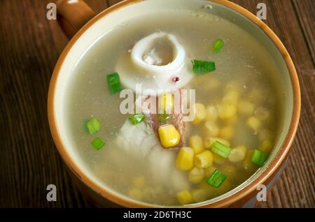 La recette de soupe de maïs sucré au crabe est aromatisée au gingembre Banque D'Images