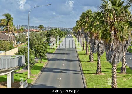 AUCKLAND, NOUVELLE-ZÉLANDE - 15 mai 2019 : Auckland / Nouvelle-Zélande - 15 2019 mai : perspective de te Irirangi Drive Banque D'Images