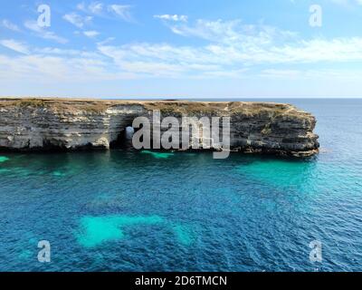 Crimean Cape Tarkhankut romantique mer vue de jour ensoleillée Banque D'Images