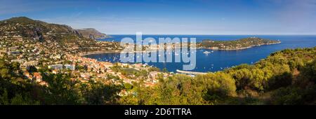 Villefranche-sur-Mer, Saint-Jean-Cap-Ferrat et la Baie d'Espalmador en été. Côte d'Azur, Côte d'Azur, Alpes Maritimes, France Banque D'Images