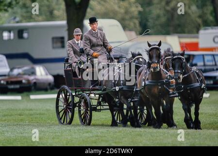 Le prince Philip, duc d'Édimbourg, en compétition sur la scène de dressage du championnat de calèche. Spectacle équestre Royal Windsor. Berkshire, Angleterre, Royaume-Uni Circa 1989 Banque D'Images