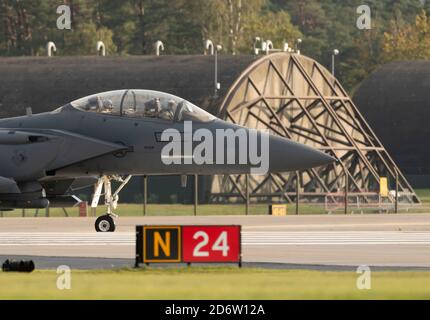 494e escadron 'Black Panthers' F15 Strike Eagles de RAF Lakenheath Chèques avant vol/décollage et manouvres à RAF Lakenheath Banque D'Images