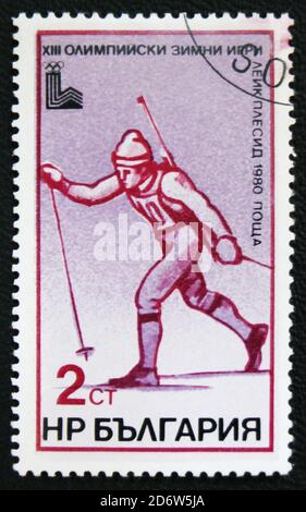 MOSCOU, RUSSIE - 7 JANVIER 2017: Un timbre imprimé en URSS consacré le jeu Olimpic 1980 à Moscou. Spectacles de ski. Vers 1980 Banque D'Images