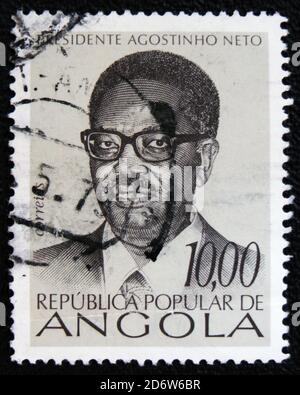 MOSCOU, RUSSIE - 7 JANVIER 2017 : un timbre imprimé en Angola montre le président Agostinho Neto, vers 1976 Banque D'Images